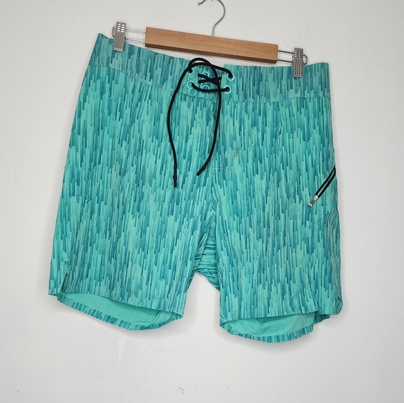 Lululemon boardshorts - Picture 1 of 4